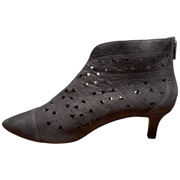 Rockport Total Motion Kalila Women's 10 Black Nubuck Booties Kitten Heel Cut Out - Picture 8 of 15